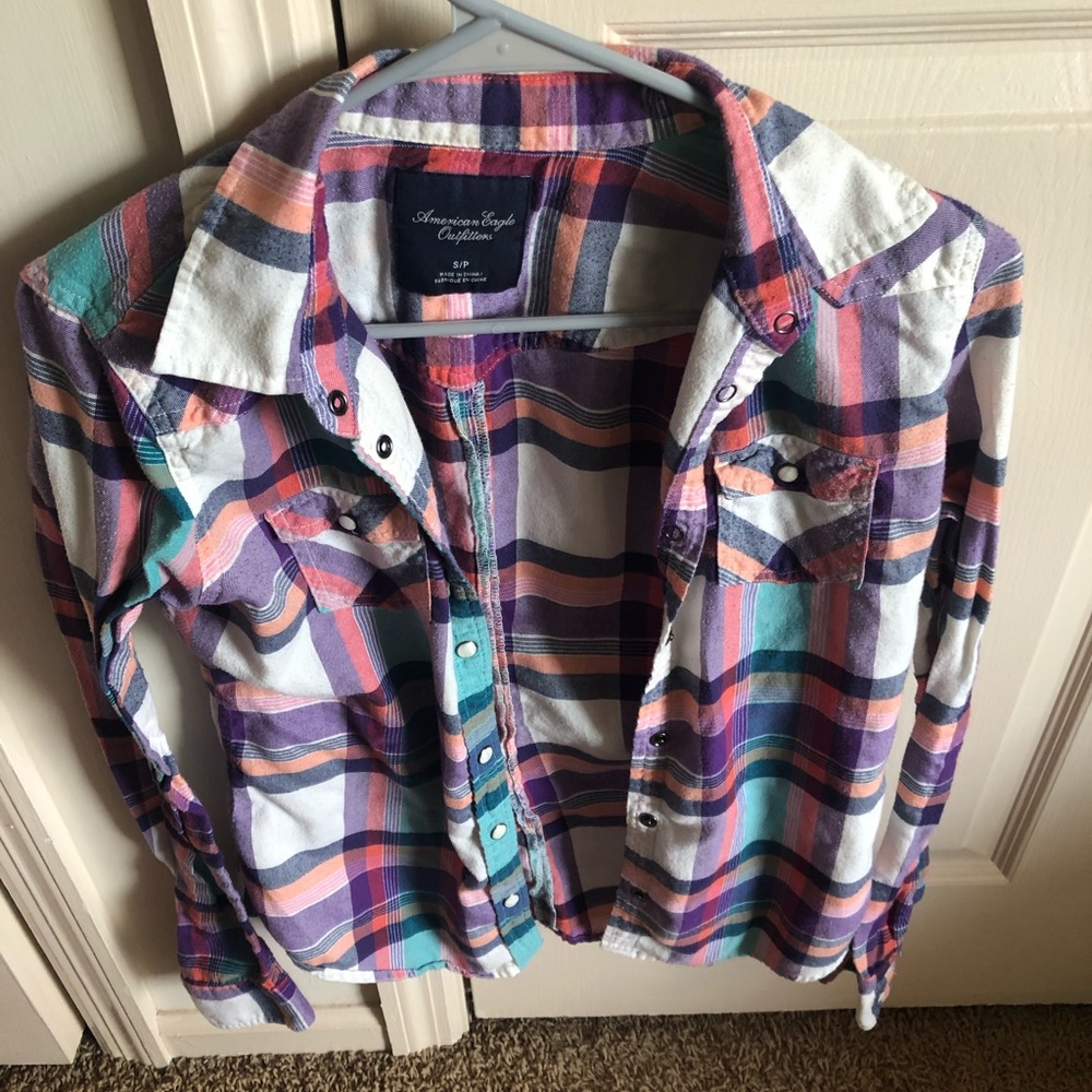 Vibrant button up ae plaid 🌈